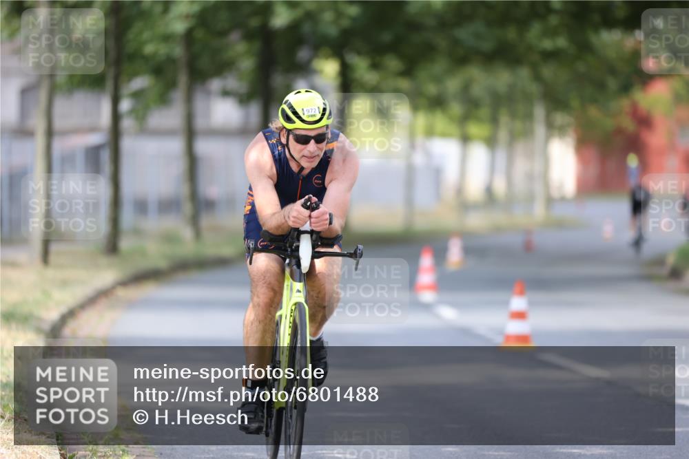 11.08.2024 - GEWOBA Citytriathlon Bremen H.Heesch http://msf.ph/oto/6801488 11.08.2024 12:01:43 Laufen  meine-sportfotos.de