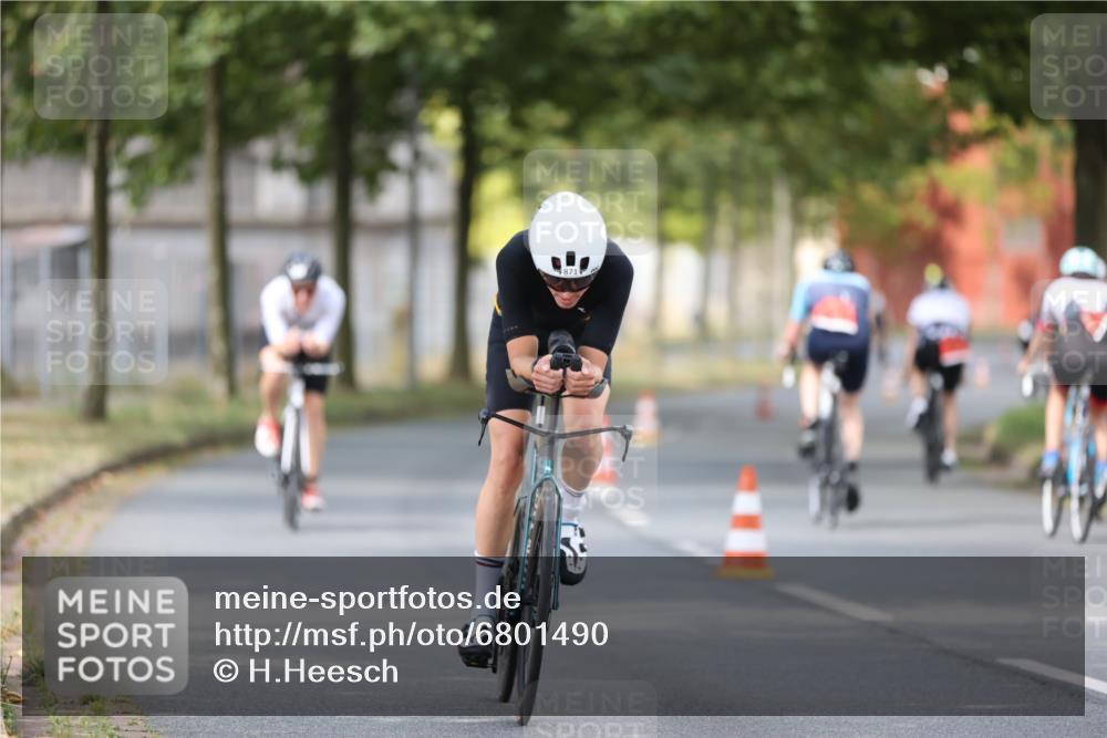 11.08.2024 - GEWOBA Citytriathlon Bremen H.Heesch http://msf.ph/oto/6801490 11.08.2024 12:01:46 Laufen  meine-sportfotos.de