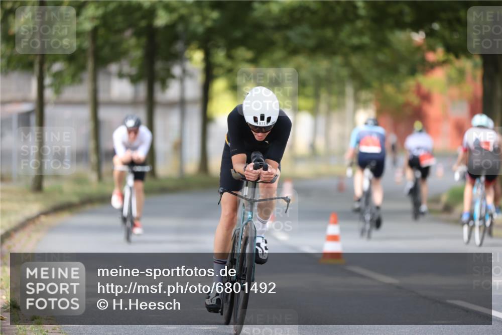 11.08.2024 - GEWOBA Citytriathlon Bremen H.Heesch http://msf.ph/oto/6801492 11.08.2024 12:01:46 Laufen  meine-sportfotos.de
