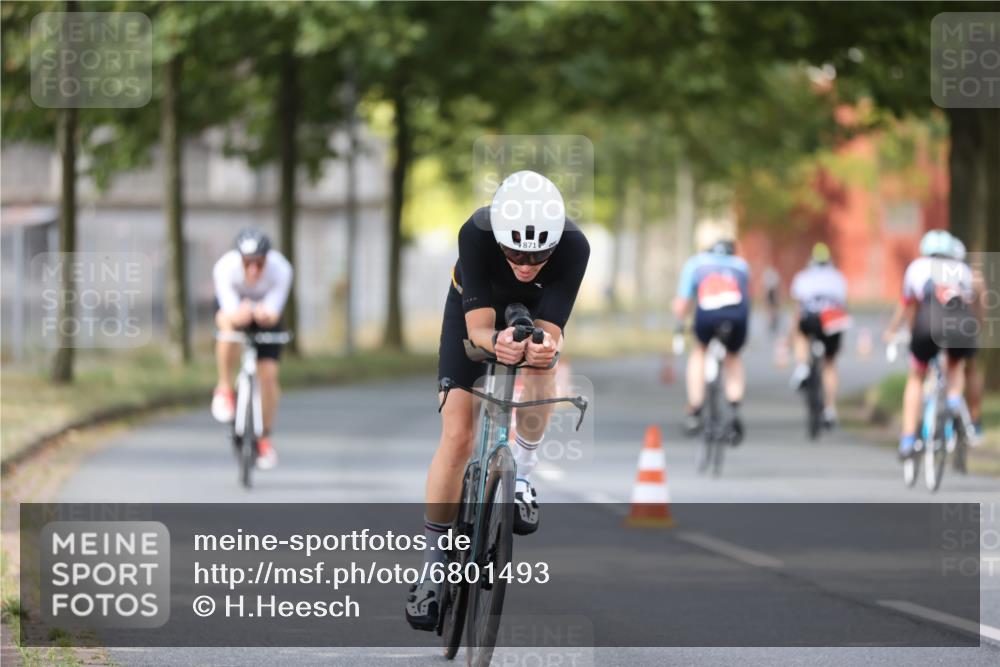 11.08.2024 - GEWOBA Citytriathlon Bremen H.Heesch http://msf.ph/oto/6801493 11.08.2024 12:01:46 Laufen  meine-sportfotos.de