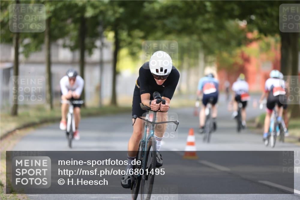 11.08.2024 - GEWOBA Citytriathlon Bremen H.Heesch http://msf.ph/oto/6801495 11.08.2024 12:01:46 Laufen  meine-sportfotos.de