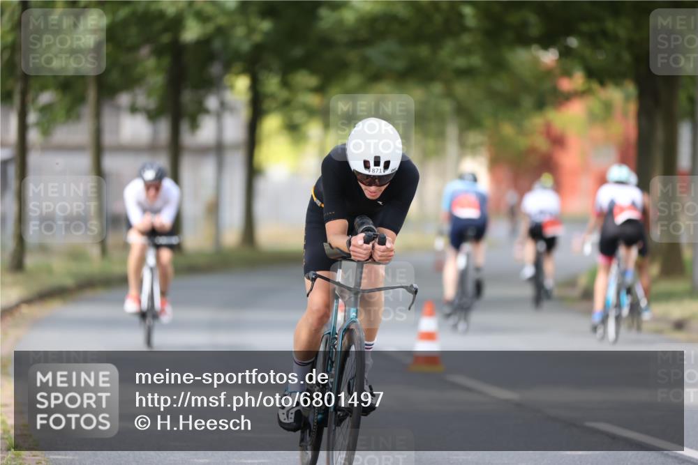 11.08.2024 - GEWOBA Citytriathlon Bremen H.Heesch http://msf.ph/oto/6801497 11.08.2024 12:01:46 Laufen  meine-sportfotos.de