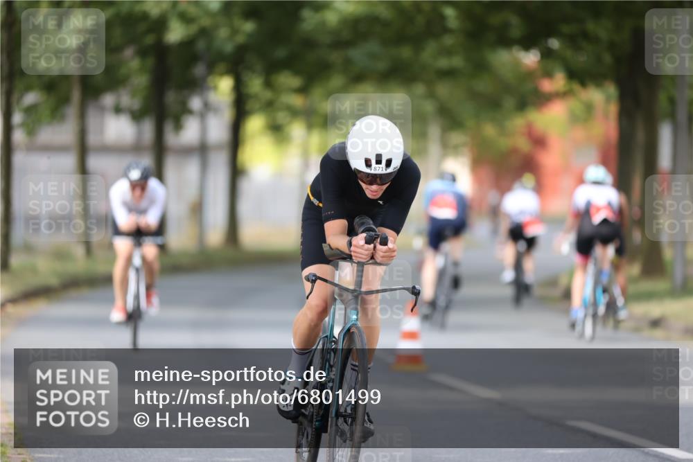 11.08.2024 - GEWOBA Citytriathlon Bremen H.Heesch http://msf.ph/oto/6801499 11.08.2024 12:01:46 Laufen  meine-sportfotos.de