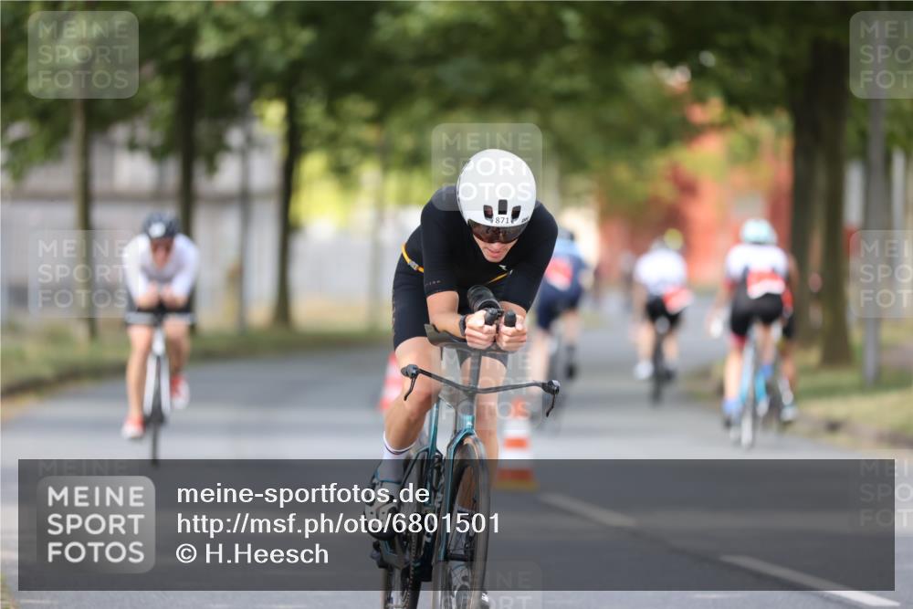 11.08.2024 - GEWOBA Citytriathlon Bremen H.Heesch http://msf.ph/oto/6801501 11.08.2024 12:01:46 Laufen  meine-sportfotos.de