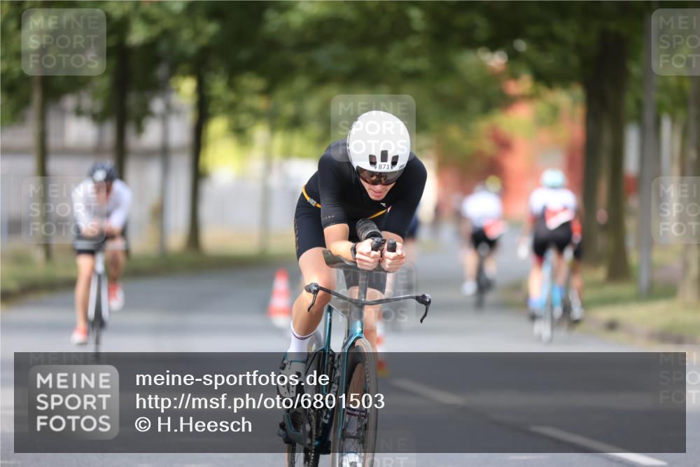 11.08.2024 - GEWOBA Citytriathlon Bremen H.Heesch http://msf.ph/oto/6801503 11.08.2024 12:01:46 Laufen  meine-sportfotos.de
