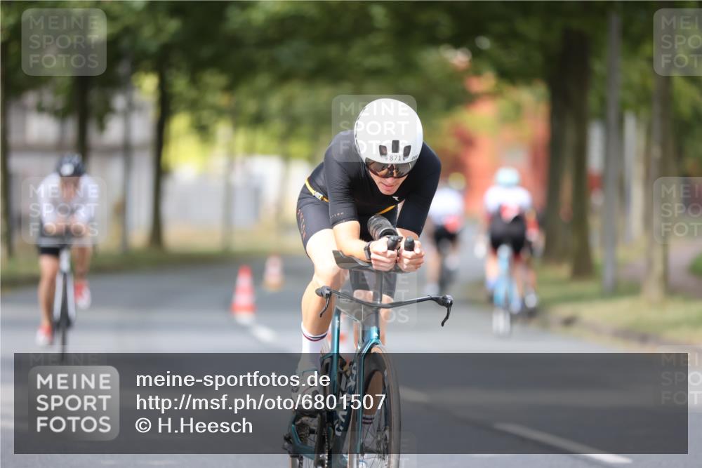 11.08.2024 - GEWOBA Citytriathlon Bremen H.Heesch http://msf.ph/oto/6801507 11.08.2024 12:01:46 Laufen  meine-sportfotos.de