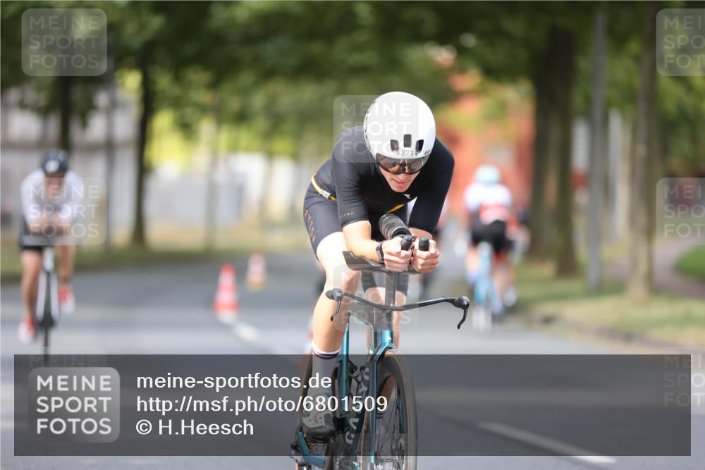 11.08.2024 - GEWOBA Citytriathlon Bremen H.Heesch http://msf.ph/oto/6801509 11.08.2024 12:01:46 Laufen  meine-sportfotos.de