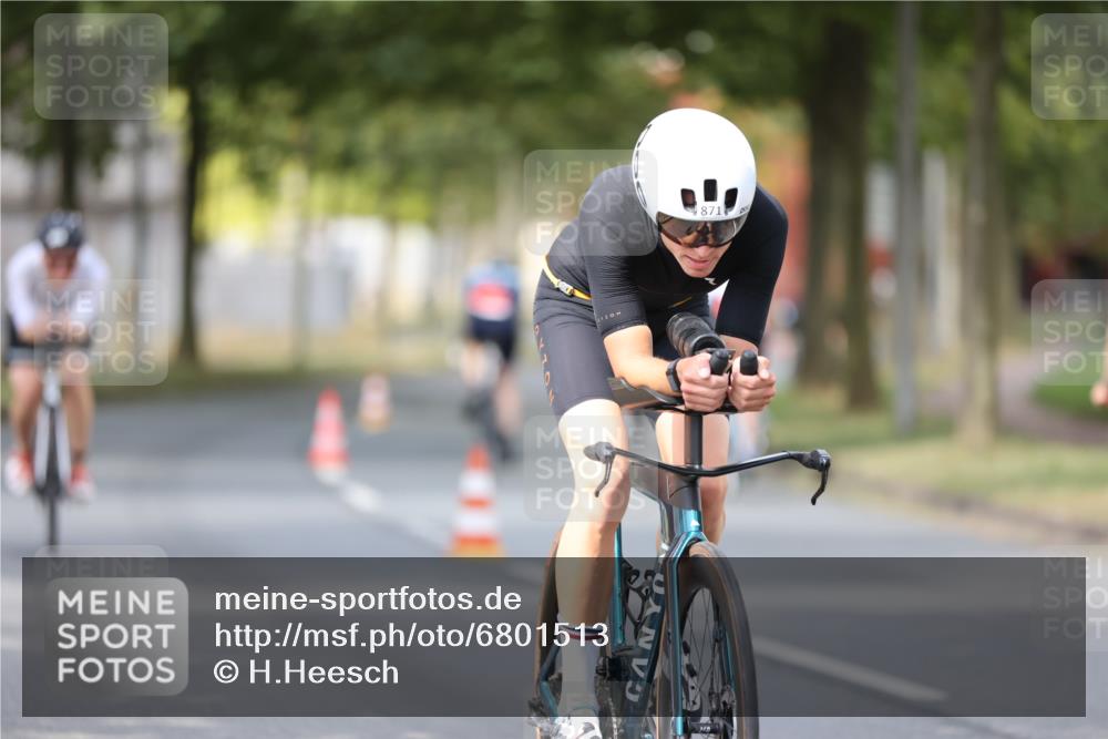 11.08.2024 - GEWOBA Citytriathlon Bremen H.Heesch http://msf.ph/oto/6801513 11.08.2024 12:01:46 Laufen  meine-sportfotos.de