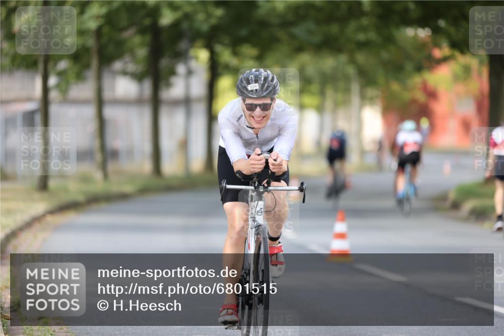 11.08.2024 - GEWOBA Citytriathlon Bremen H.Heesch http://msf.ph/oto/6801515 11.08.2024 12:01:47 Laufen  meine-sportfotos.de