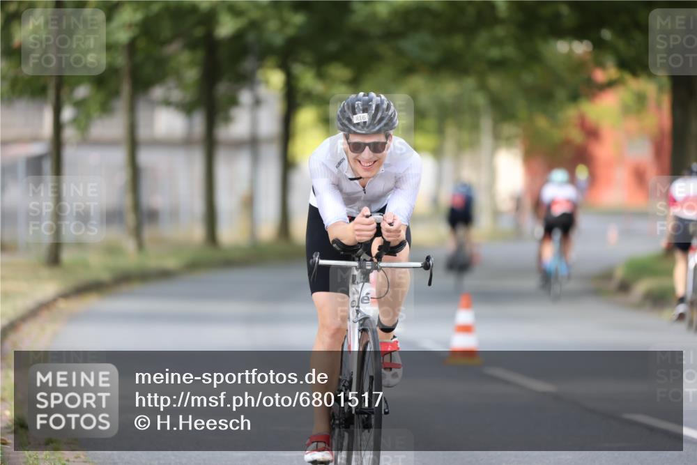 11.08.2024 - GEWOBA Citytriathlon Bremen H.Heesch http://msf.ph/oto/6801517 11.08.2024 12:01:47 Laufen  meine-sportfotos.de