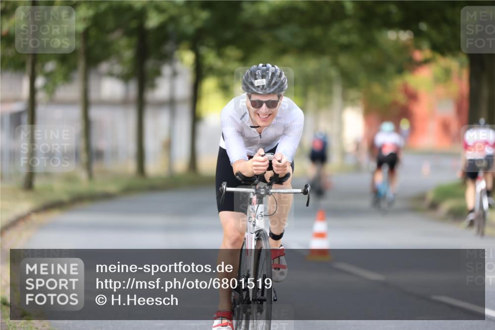 11.08.2024 - GEWOBA Citytriathlon Bremen H.Heesch http://msf.ph/oto/6801519 11.08.2024 12:01:48 Laufen  meine-sportfotos.de
