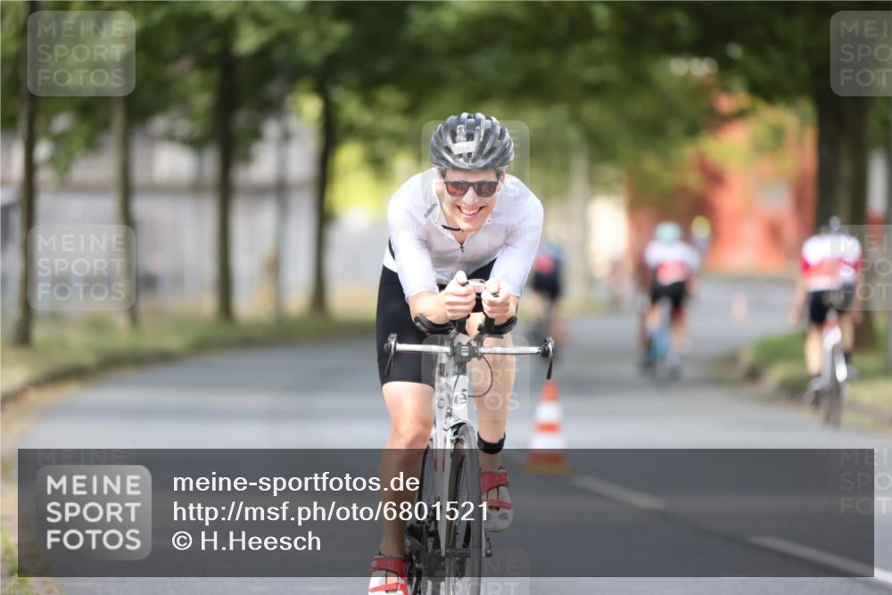 11.08.2024 - GEWOBA Citytriathlon Bremen H.Heesch http://msf.ph/oto/6801521 11.08.2024 12:01:48 Laufen  meine-sportfotos.de