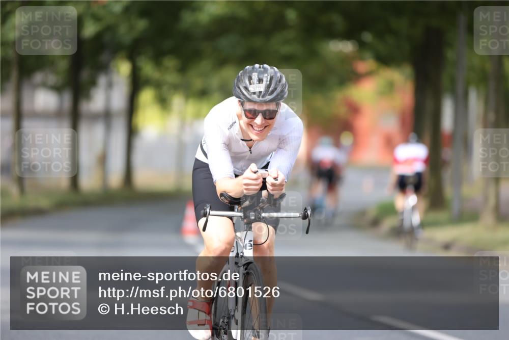 11.08.2024 - GEWOBA Citytriathlon Bremen H.Heesch http://msf.ph/oto/6801526 11.08.2024 12:01:48 Laufen  meine-sportfotos.de