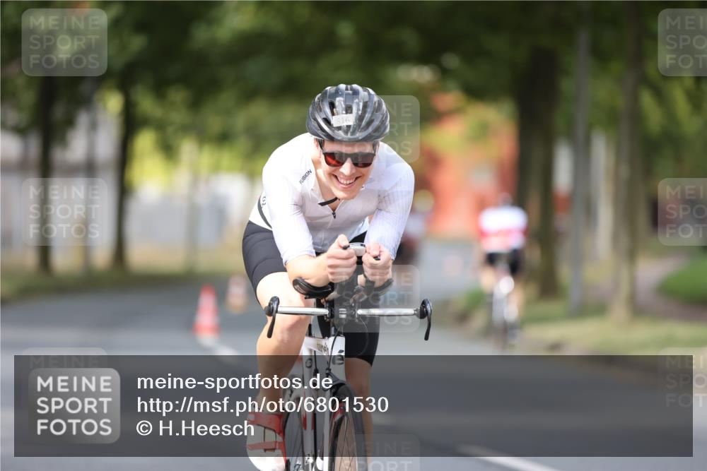 11.08.2024 - GEWOBA Citytriathlon Bremen H.Heesch http://msf.ph/oto/6801530 11.08.2024 12:01:48 Laufen  meine-sportfotos.de