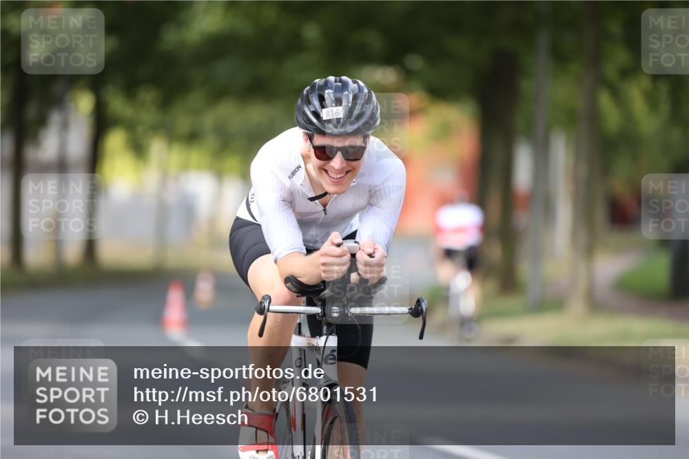 11.08.2024 - GEWOBA Citytriathlon Bremen H.Heesch http://msf.ph/oto/6801531 11.08.2024 12:01:48 Laufen  meine-sportfotos.de