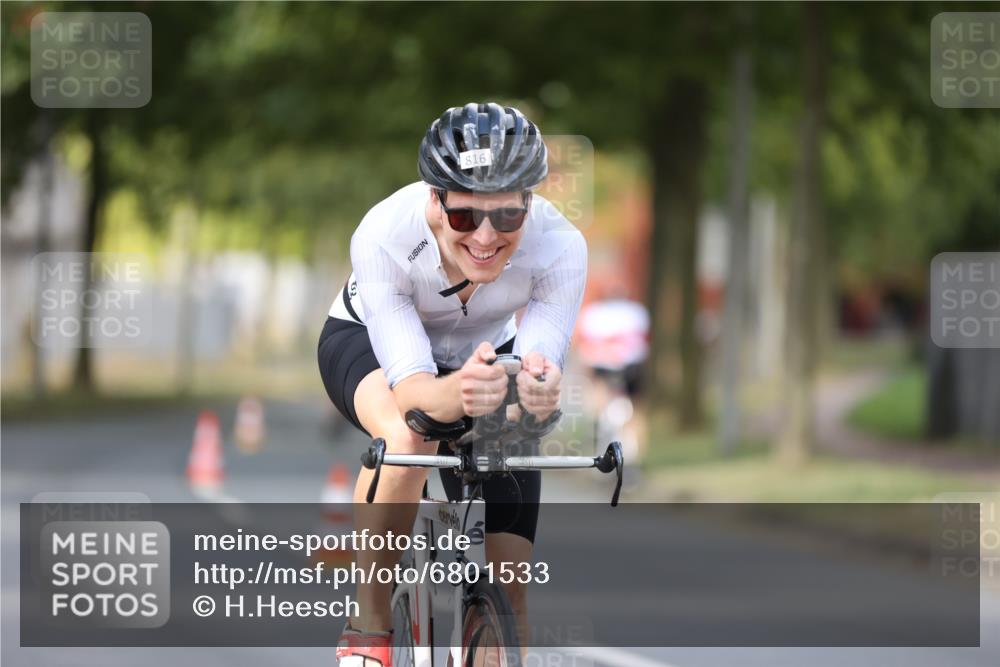 11.08.2024 - GEWOBA Citytriathlon Bremen H.Heesch http://msf.ph/oto/6801533 11.08.2024 12:01:48 Laufen  meine-sportfotos.de
