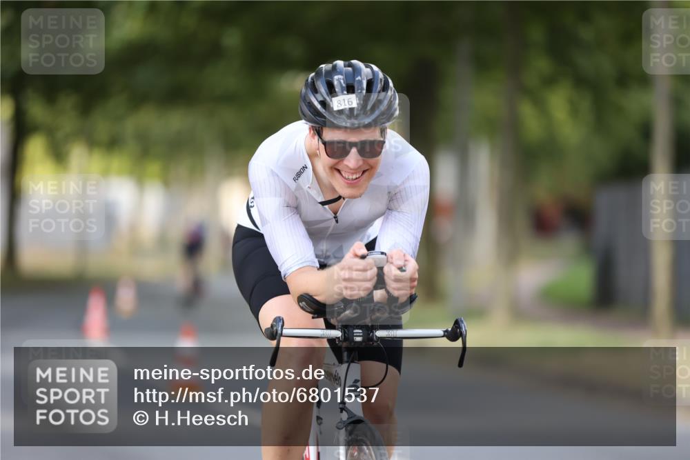 11.08.2024 - GEWOBA Citytriathlon Bremen H.Heesch http://msf.ph/oto/6801537 11.08.2024 12:01:48 Laufen  meine-sportfotos.de