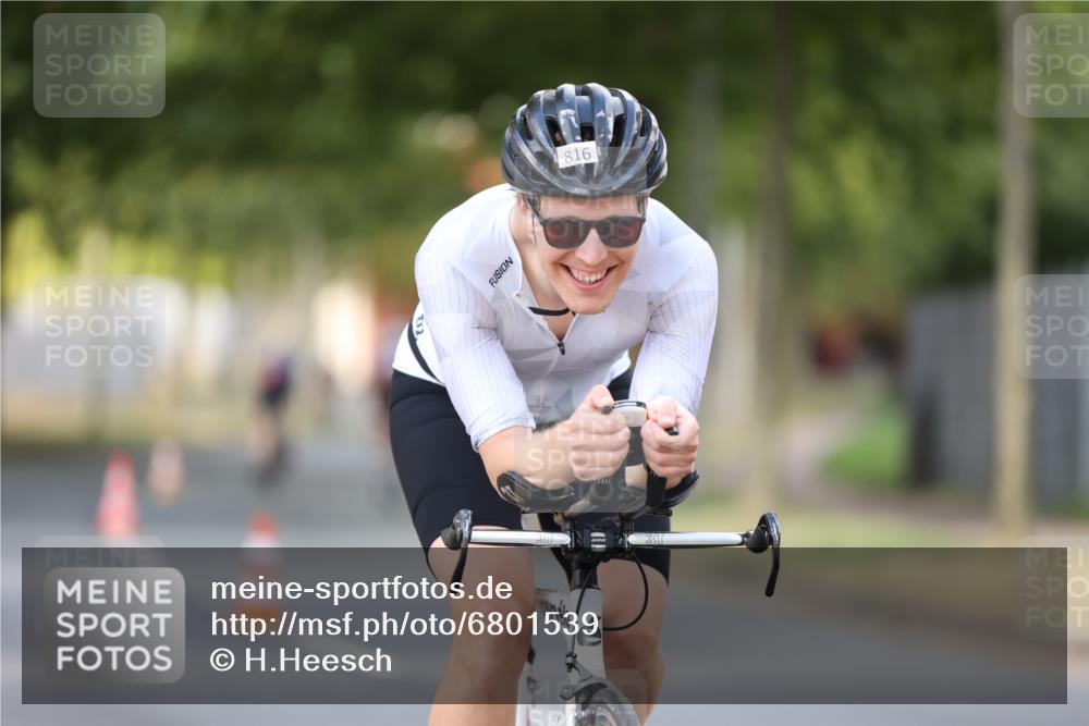 11.08.2024 - GEWOBA Citytriathlon Bremen H.Heesch http://msf.ph/oto/6801539 11.08.2024 12:01:48 Laufen  meine-sportfotos.de