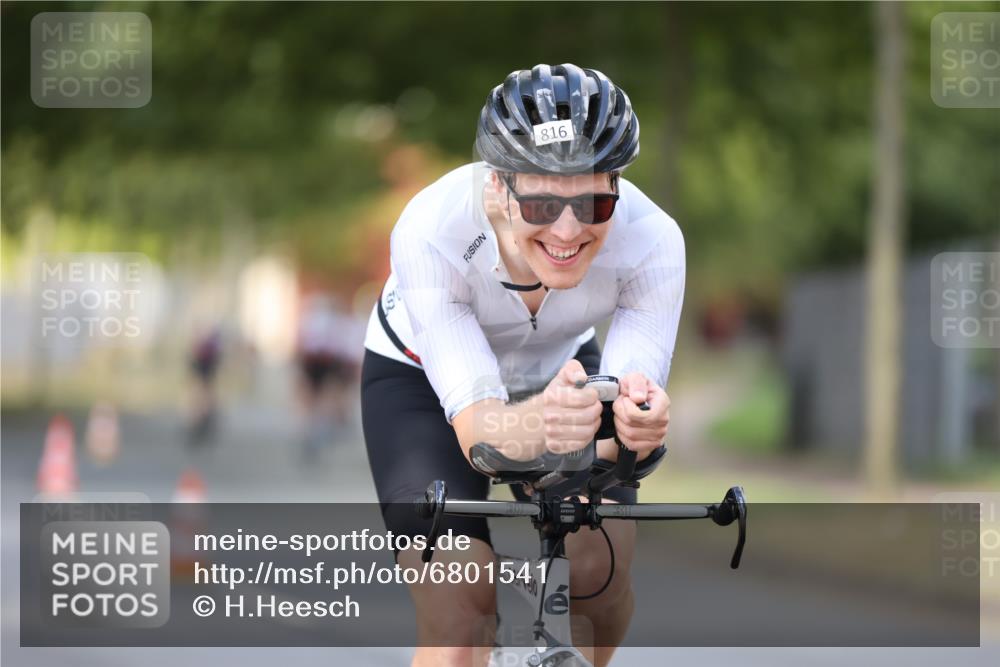 11.08.2024 - GEWOBA Citytriathlon Bremen H.Heesch http://msf.ph/oto/6801541 11.08.2024 12:01:48 Laufen  meine-sportfotos.de
