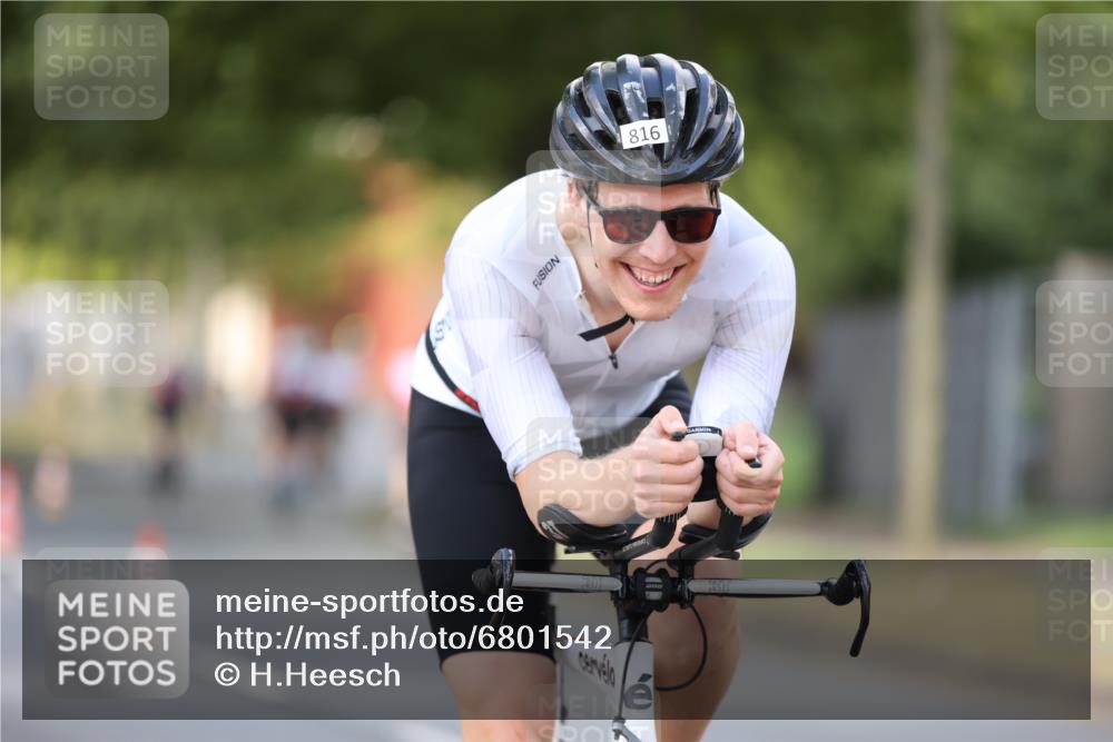 11.08.2024 - GEWOBA Citytriathlon Bremen H.Heesch http://msf.ph/oto/6801542 11.08.2024 12:01:48 Laufen  meine-sportfotos.de