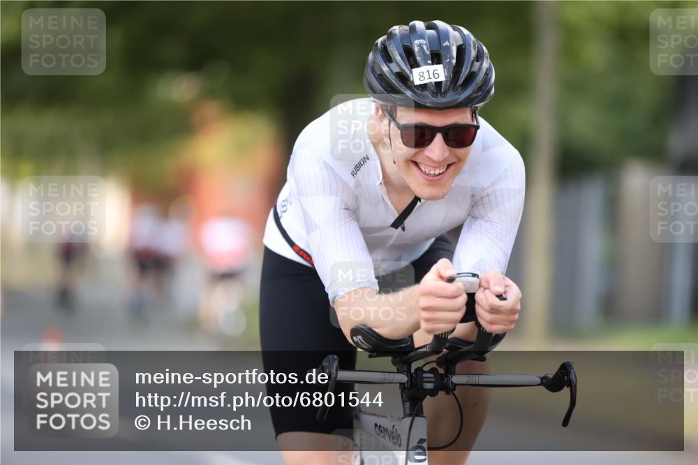 11.08.2024 - GEWOBA Citytriathlon Bremen H.Heesch http://msf.ph/oto/6801544 11.08.2024 12:01:48 Laufen  meine-sportfotos.de