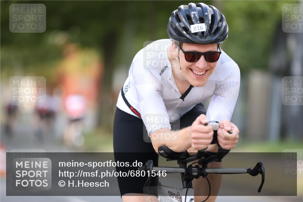 11.08.2024 - GEWOBA Citytriathlon Bremen H.Heesch http://msf.ph/oto/6801546 11.08.2024 12:01:48 Laufen  meine-sportfotos.de
