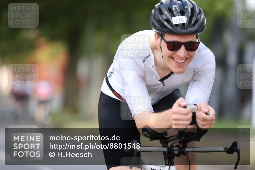 11.08.2024 - GEWOBA Citytriathlon Bremen H.Heesch http://msf.ph/oto/6801548 11.08.2024 12:01:48 Laufen  meine-sportfotos.de