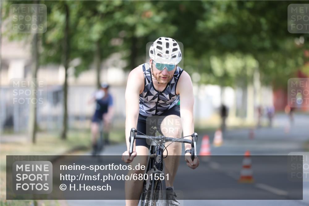 11.08.2024 - GEWOBA Citytriathlon Bremen H.Heesch http://msf.ph/oto/6801551 11.08.2024 12:01:59 Laufen  meine-sportfotos.de