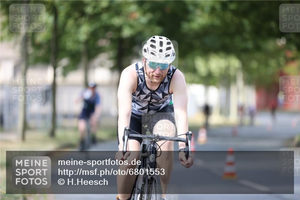 11.08.2024 - GEWOBA Citytriathlon Bremen H.Heesch http://msf.ph/oto/6801553 11.08.2024 12:01:59 Laufen  meine-sportfotos.de