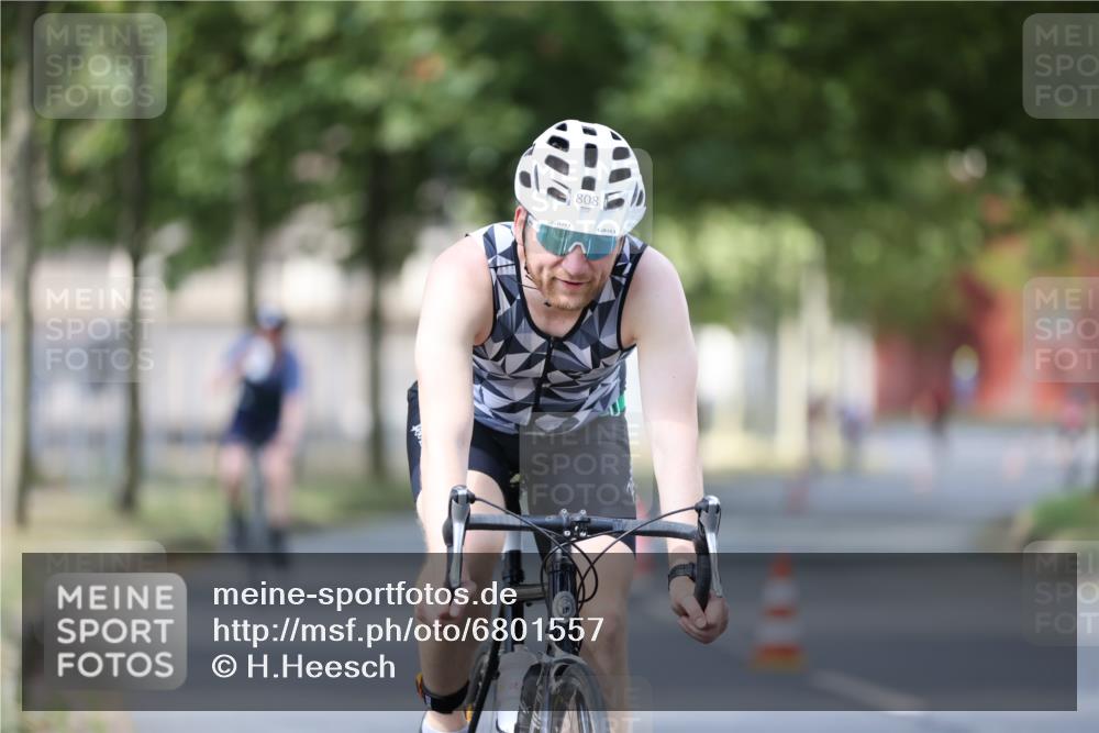11.08.2024 - GEWOBA Citytriathlon Bremen H.Heesch http://msf.ph/oto/6801557 11.08.2024 12:01:59 Laufen  meine-sportfotos.de