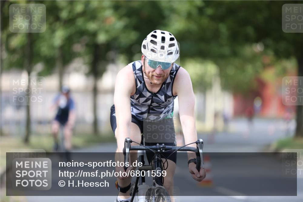 11.08.2024 - GEWOBA Citytriathlon Bremen H.Heesch http://msf.ph/oto/6801559 11.08.2024 12:01:59 Laufen  meine-sportfotos.de