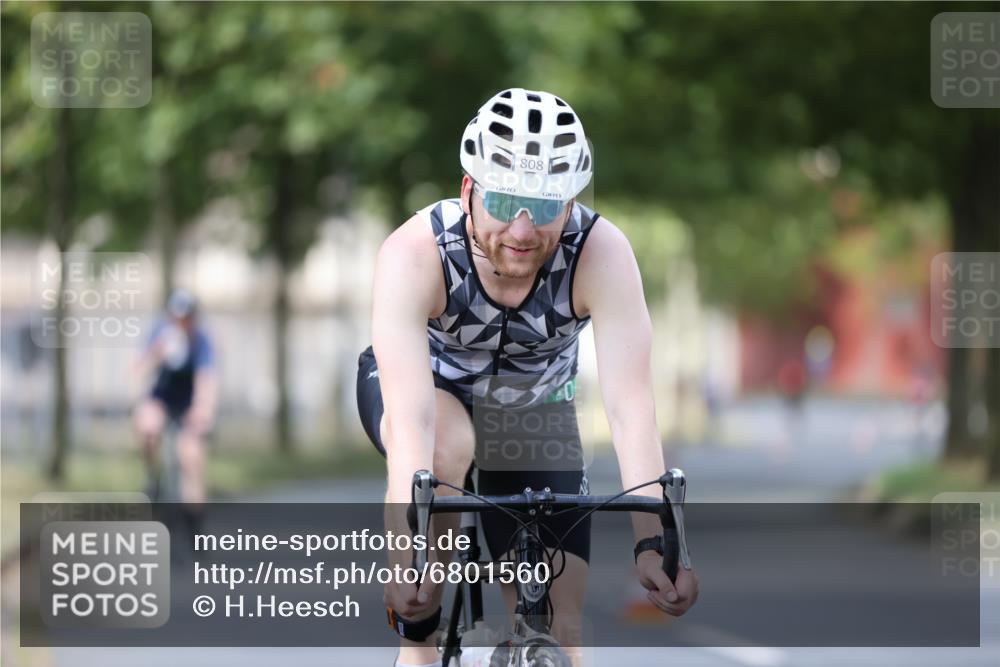 11.08.2024 - GEWOBA Citytriathlon Bremen H.Heesch http://msf.ph/oto/6801560 11.08.2024 12:01:59 Laufen  meine-sportfotos.de