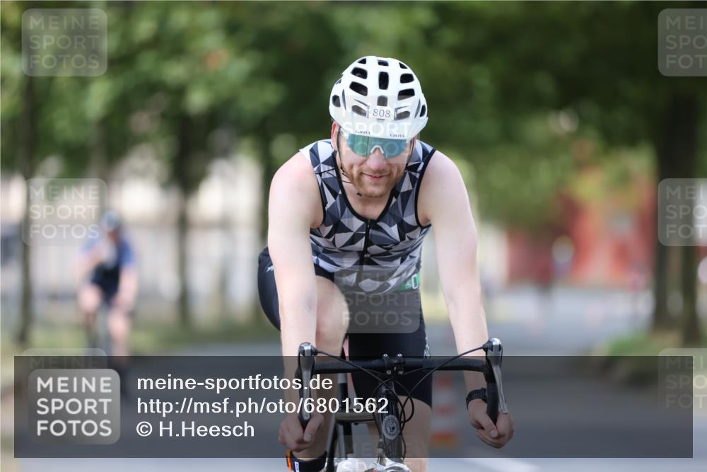 11.08.2024 - GEWOBA Citytriathlon Bremen H.Heesch http://msf.ph/oto/6801562 11.08.2024 12:01:59 Laufen  meine-sportfotos.de