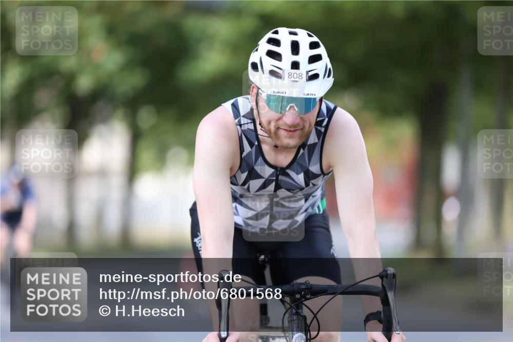 11.08.2024 - GEWOBA Citytriathlon Bremen H.Heesch http://msf.ph/oto/6801568 11.08.2024 12:01:59 Laufen  meine-sportfotos.de