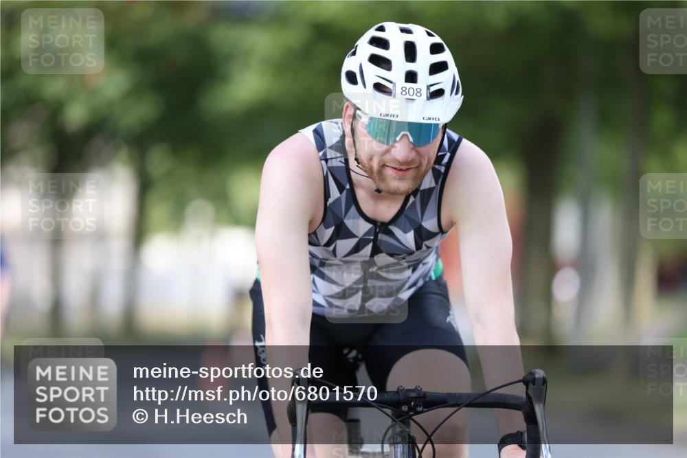 11.08.2024 - GEWOBA Citytriathlon Bremen H.Heesch http://msf.ph/oto/6801570 11.08.2024 12:01:59 Laufen  meine-sportfotos.de