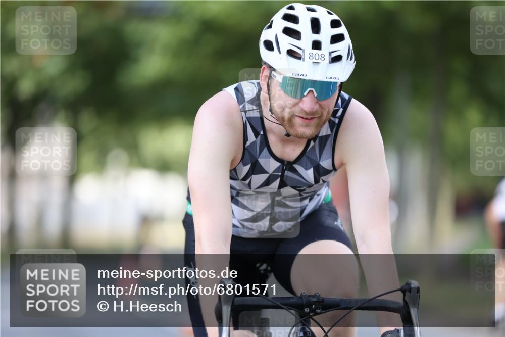 11.08.2024 - GEWOBA Citytriathlon Bremen H.Heesch http://msf.ph/oto/6801571 11.08.2024 12:01:59 Laufen  meine-sportfotos.de