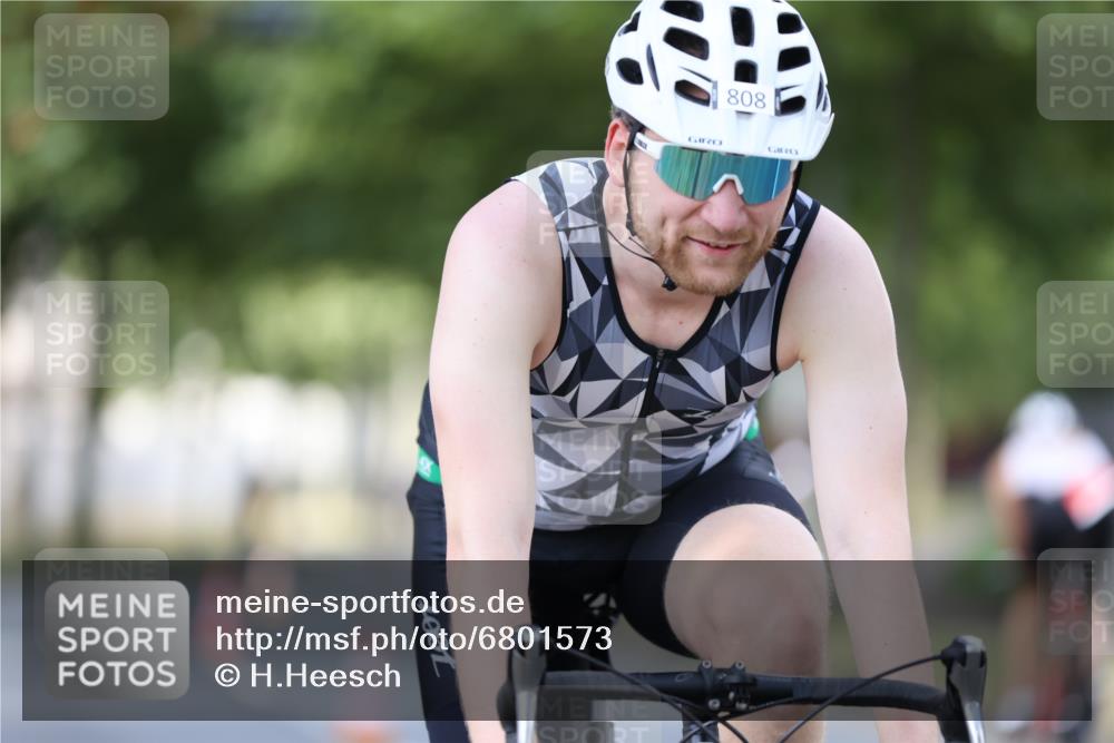 11.08.2024 - GEWOBA Citytriathlon Bremen H.Heesch http://msf.ph/oto/6801573 11.08.2024 12:01:59 Laufen  meine-sportfotos.de