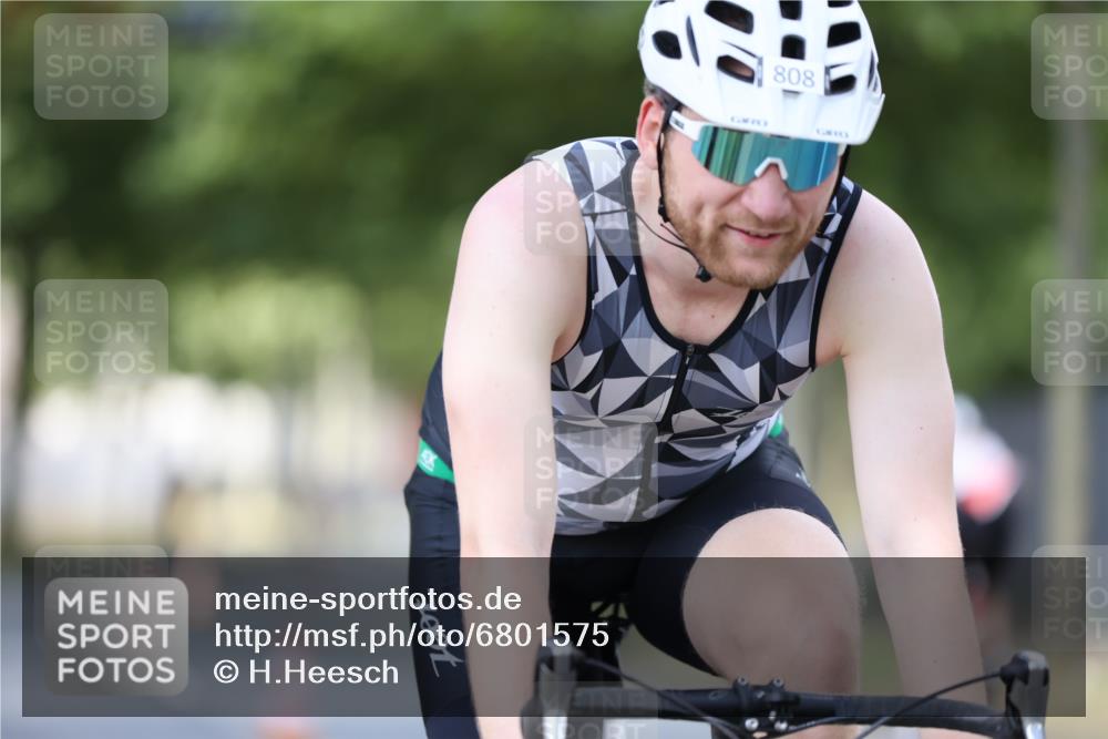 11.08.2024 - GEWOBA Citytriathlon Bremen H.Heesch http://msf.ph/oto/6801575 11.08.2024 12:01:59 Laufen  meine-sportfotos.de
