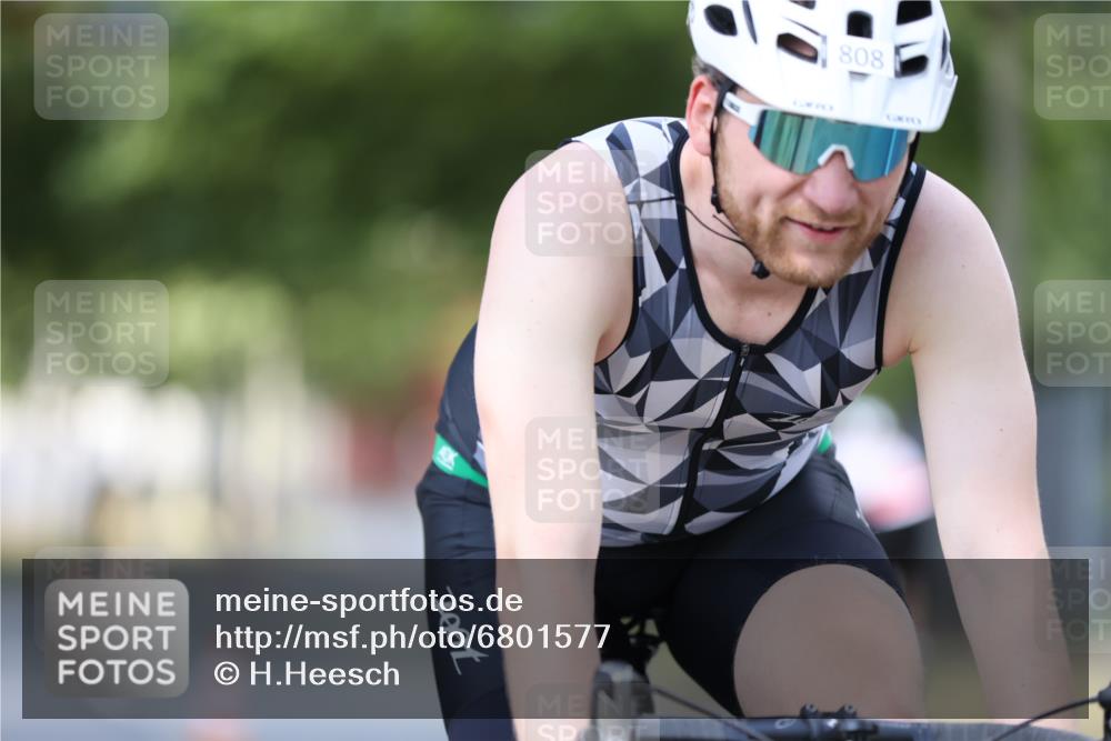 11.08.2024 - GEWOBA Citytriathlon Bremen H.Heesch http://msf.ph/oto/6801577 11.08.2024 12:01:59 Laufen  meine-sportfotos.de