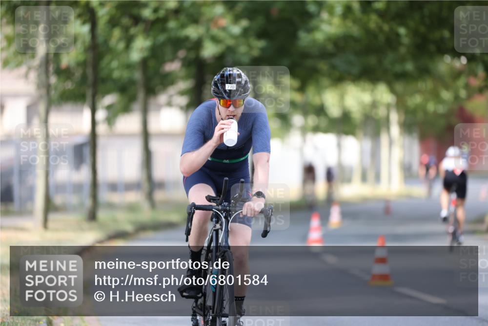 11.08.2024 - GEWOBA Citytriathlon Bremen H.Heesch http://msf.ph/oto/6801584 11.08.2024 12:02:01 Laufen  meine-sportfotos.de