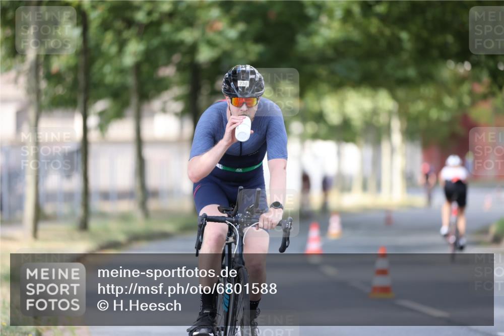 11.08.2024 - GEWOBA Citytriathlon Bremen H.Heesch http://msf.ph/oto/6801588 11.08.2024 12:02:01 Laufen  meine-sportfotos.de