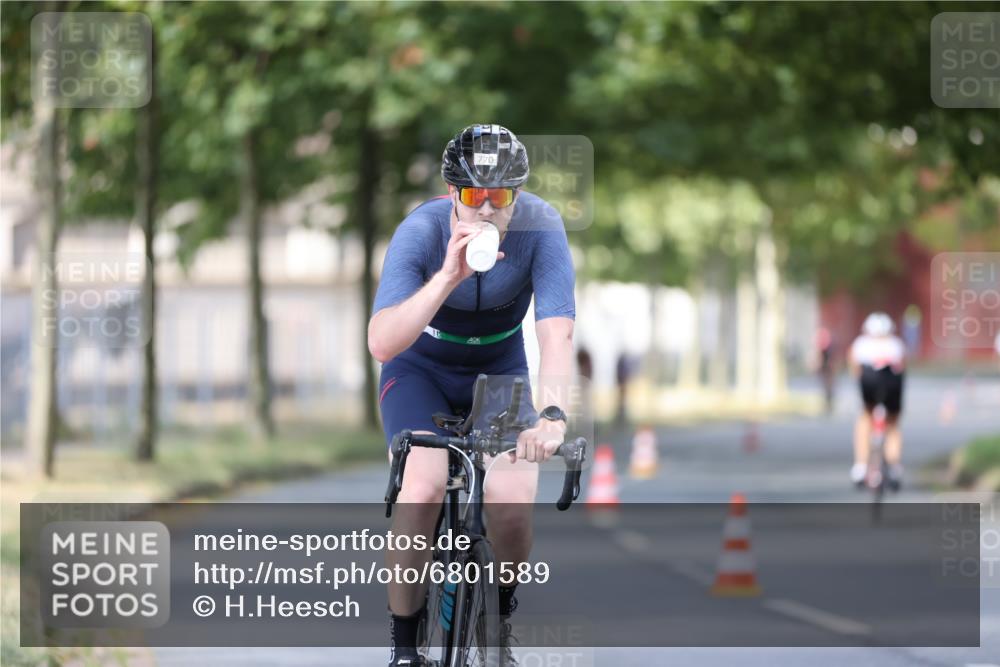 11.08.2024 - GEWOBA Citytriathlon Bremen H.Heesch http://msf.ph/oto/6801589 11.08.2024 12:02:01 Laufen  meine-sportfotos.de