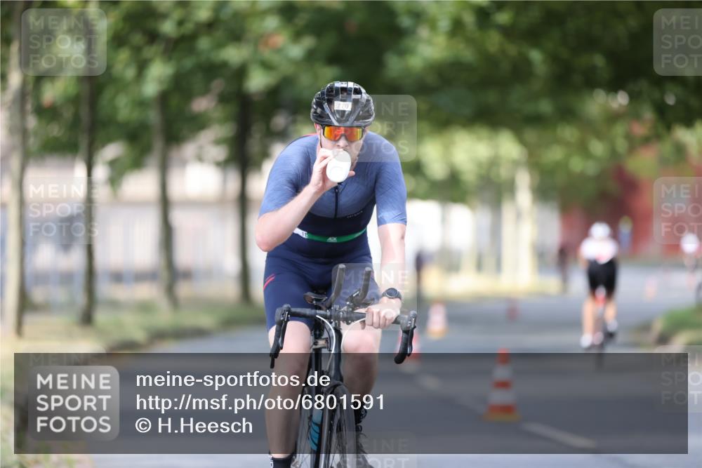 11.08.2024 - GEWOBA Citytriathlon Bremen H.Heesch http://msf.ph/oto/6801591 11.08.2024 12:02:01 Laufen  meine-sportfotos.de