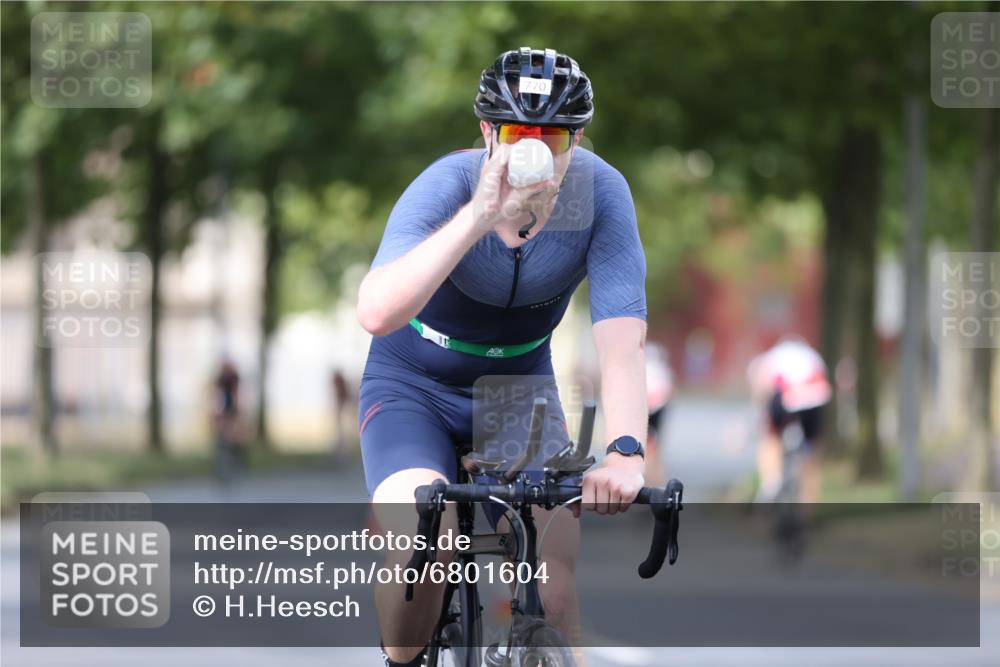 11.08.2024 - GEWOBA Citytriathlon Bremen H.Heesch http://msf.ph/oto/6801604 11.08.2024 12:02:02 Laufen  meine-sportfotos.de