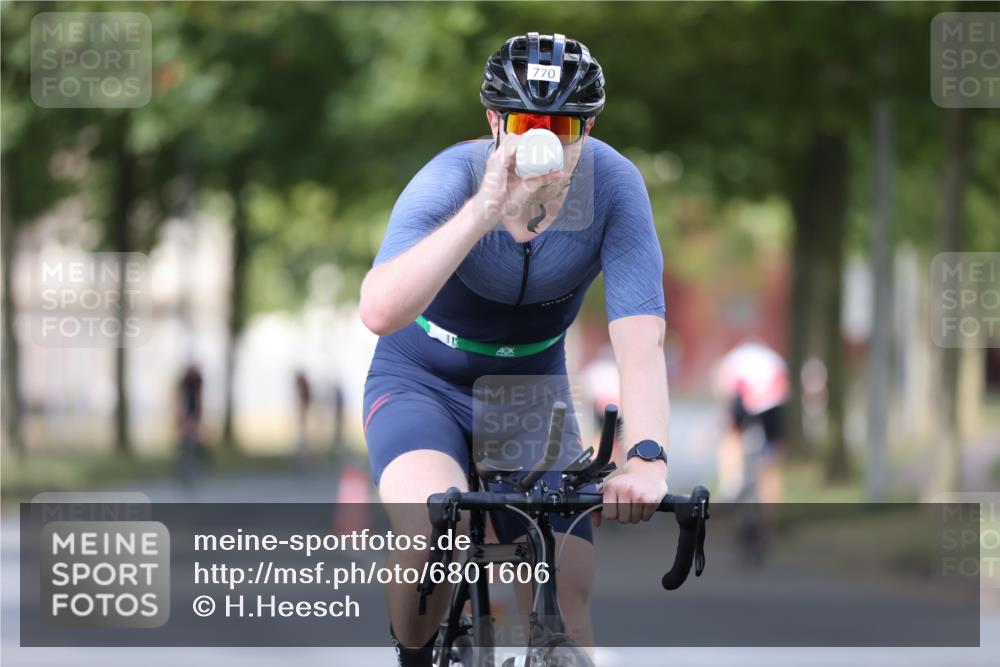 11.08.2024 - GEWOBA Citytriathlon Bremen H.Heesch http://msf.ph/oto/6801606 11.08.2024 12:02:02 Laufen  meine-sportfotos.de