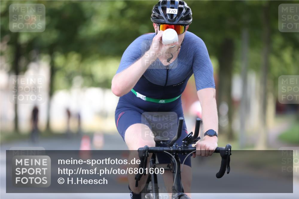 11.08.2024 - GEWOBA Citytriathlon Bremen H.Heesch http://msf.ph/oto/6801609 11.08.2024 12:02:02 Laufen  meine-sportfotos.de