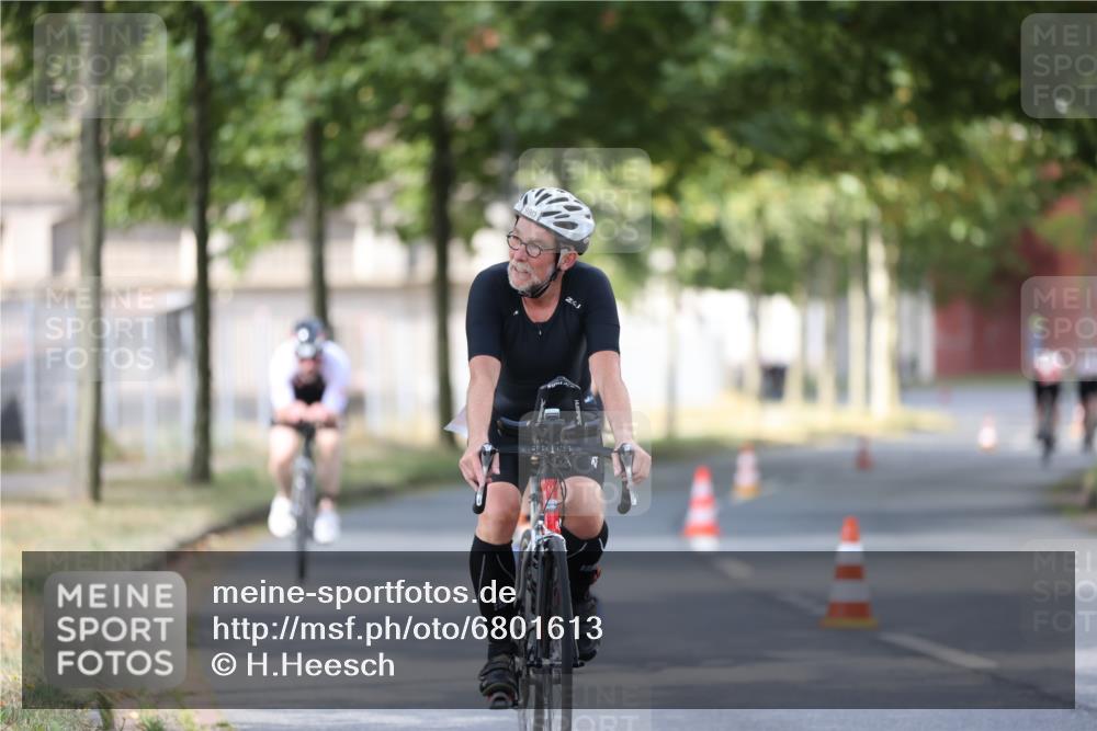 11.08.2024 - GEWOBA Citytriathlon Bremen H.Heesch http://msf.ph/oto/6801613 11.08.2024 12:02:07 Laufen  meine-sportfotos.de