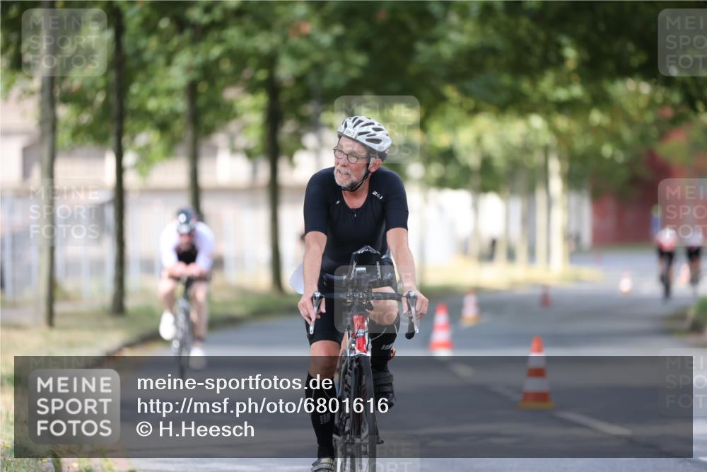 11.08.2024 - GEWOBA Citytriathlon Bremen H.Heesch http://msf.ph/oto/6801616 11.08.2024 12:02:07 Laufen  meine-sportfotos.de