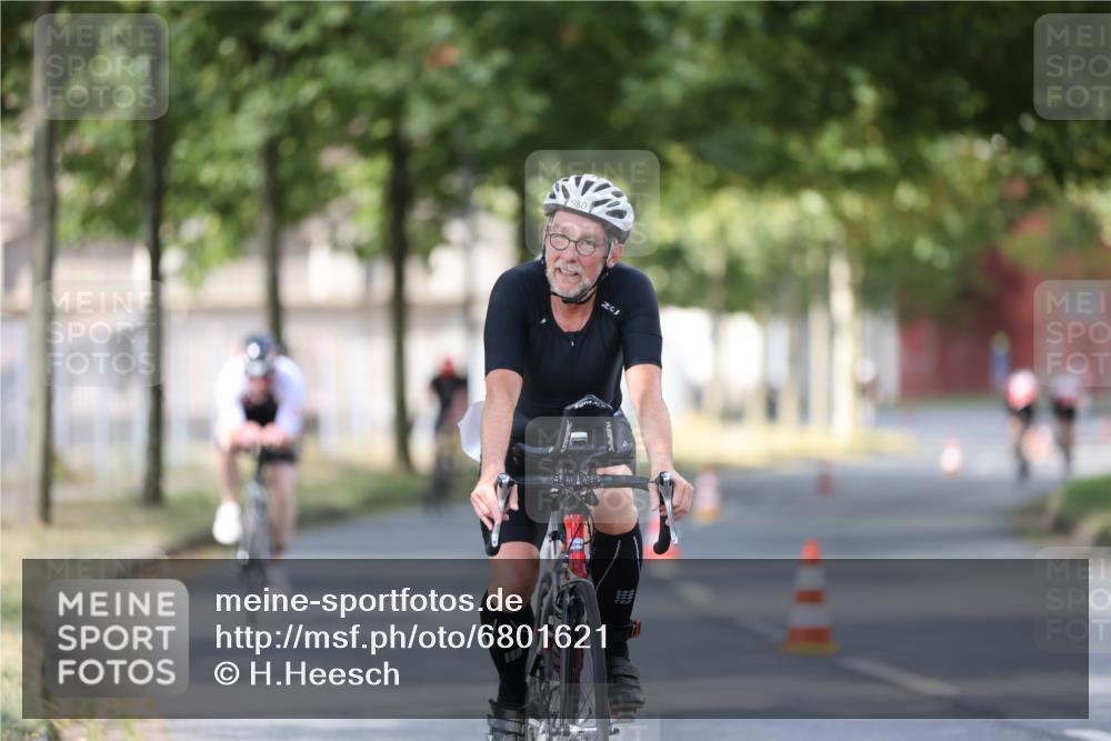 11.08.2024 - GEWOBA Citytriathlon Bremen H.Heesch http://msf.ph/oto/6801621 11.08.2024 12:02:07 Laufen  meine-sportfotos.de