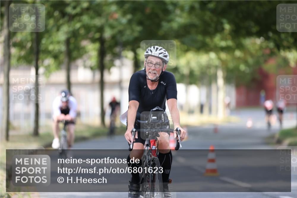11.08.2024 - GEWOBA Citytriathlon Bremen H.Heesch http://msf.ph/oto/6801623 11.08.2024 12:02:07 Laufen  meine-sportfotos.de